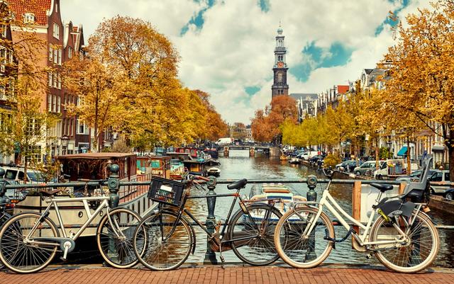 Amsterdam Travel Guide: Canals, Culture, Food & the Best Things to Do